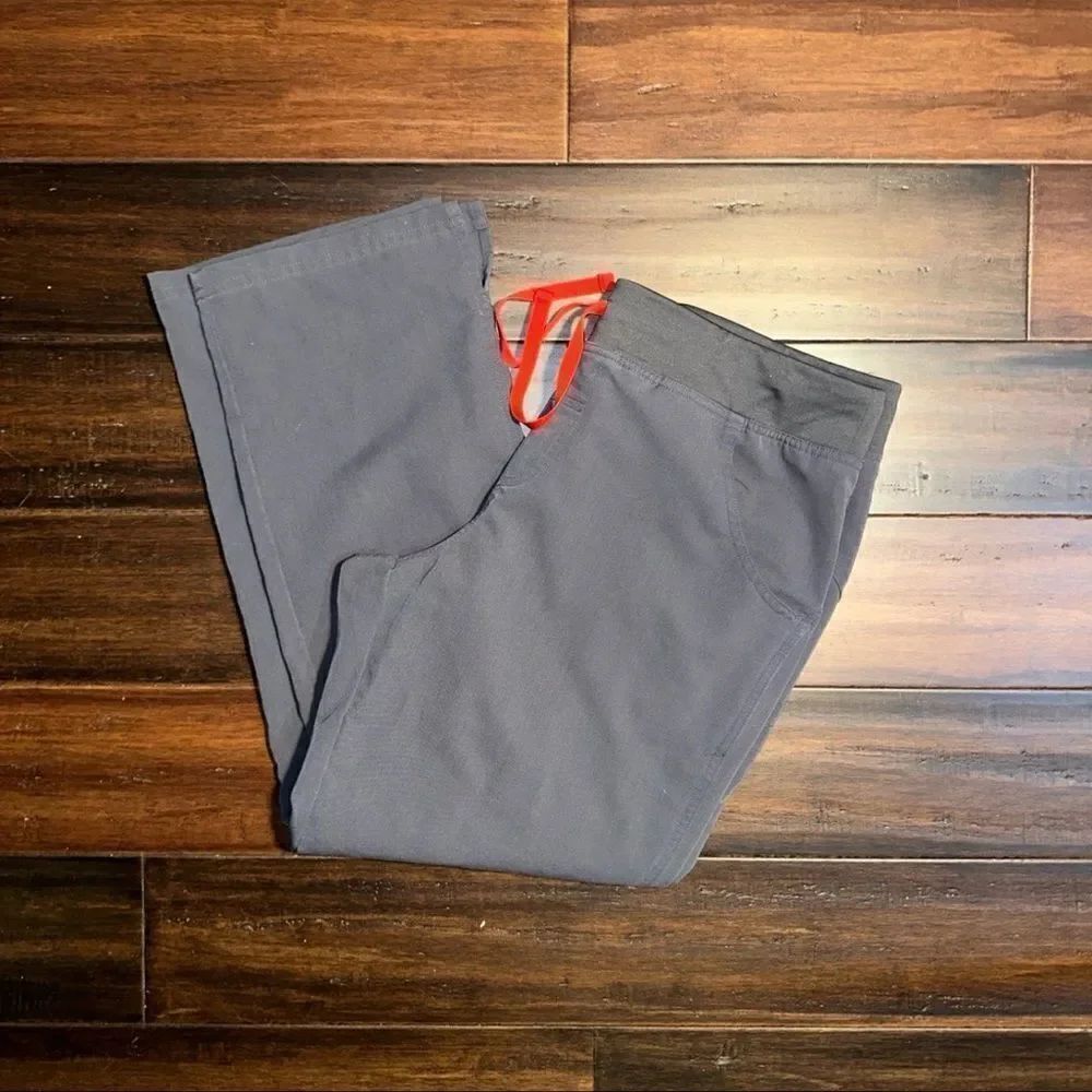 Figs Ladies Pants - Picture 3 of 6